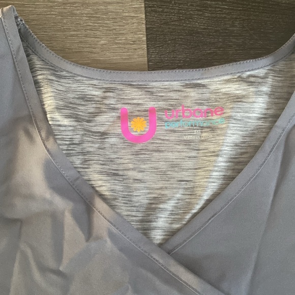Urbane Performance Women’s Grey Scrub Top EUC 3XL - Picture 2 of 5